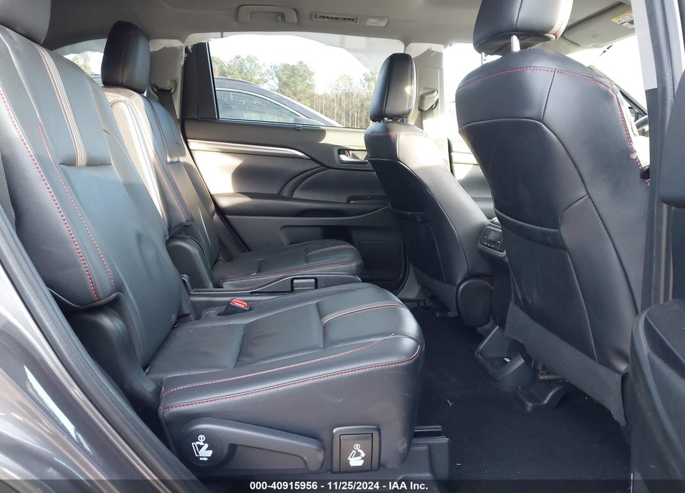 2019 TOYOTA HIGHLANDER SE VIN: 5TDJZRFHXKS965931