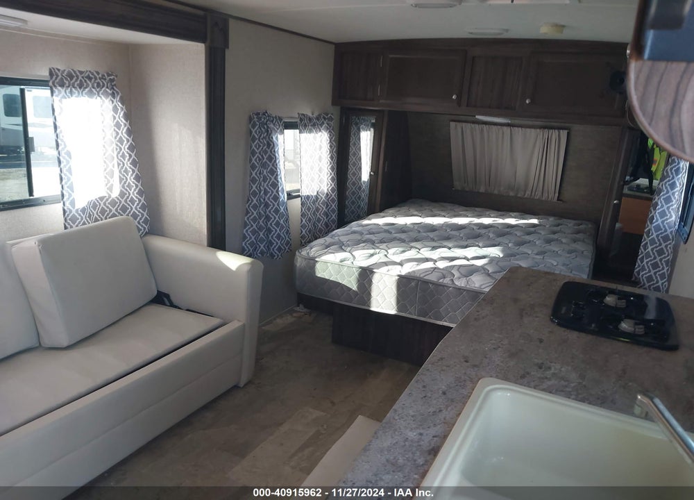 2018 APEX TRAVEL TRAILER VIN: 5ZT2CXHC4JL003909