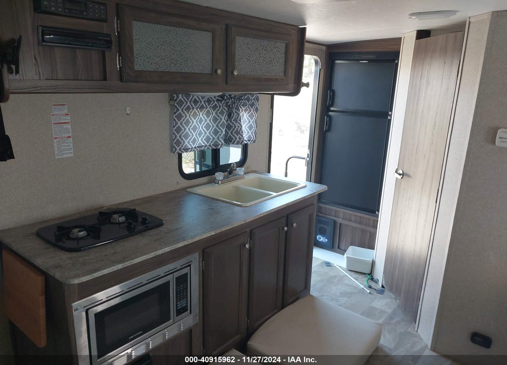2018 APEX TRAVEL TRAILER VIN: 5ZT2CXHC4JL003909