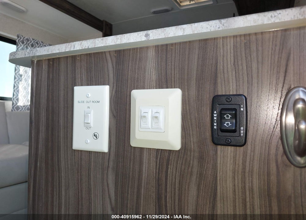 2018 APEX TRAVEL TRAILER VIN: 5ZT2CXHC4JL003909