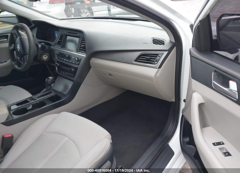 2016 HYUNDAI SONATA SE VIN: 5NPE24AF0GH333404
