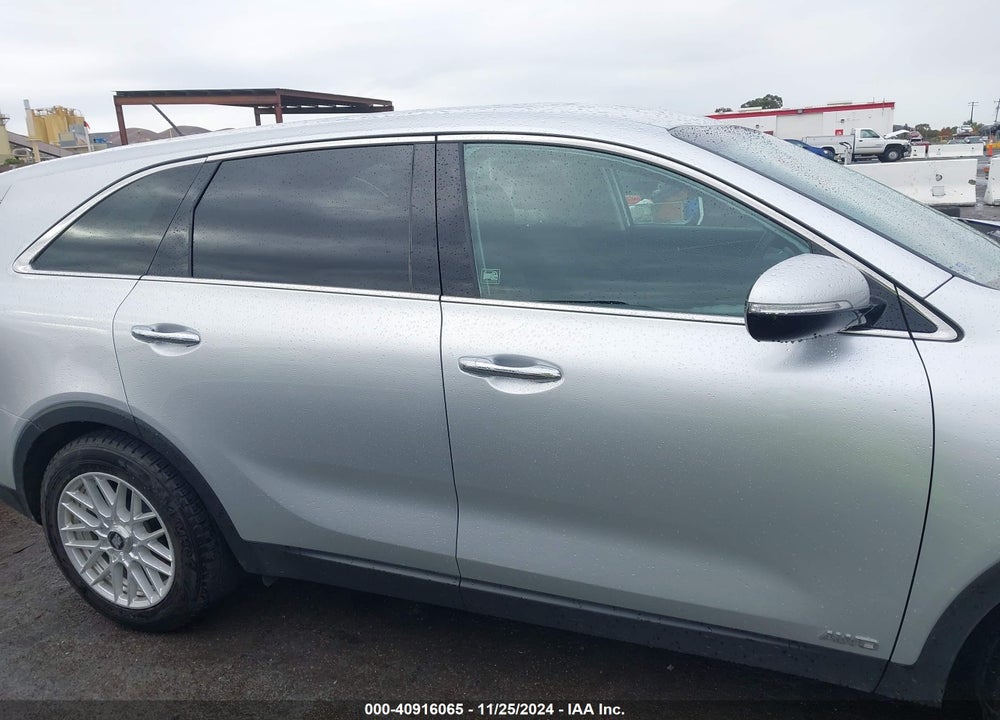 2019 KIA SORENTO 3.3L LX VIN: 5XYPGDA57KG570814