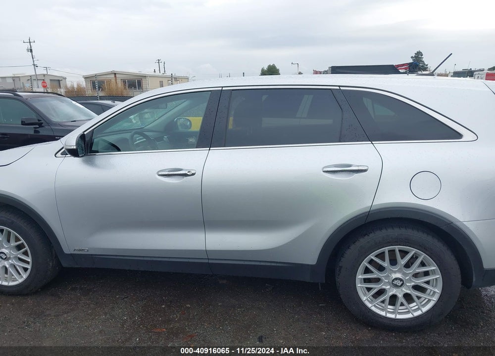 2019 KIA SORENTO 3.3L LX VIN: 5XYPGDA57KG570814