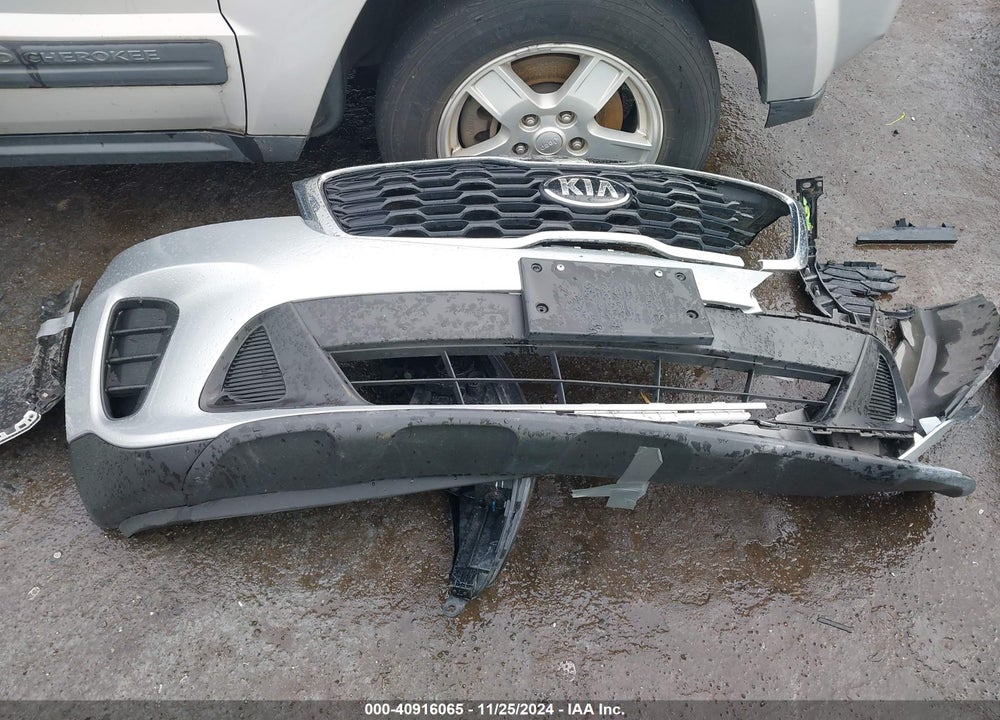 2019 KIA SORENTO 3.3L LX VIN: 5XYPGDA57KG570814