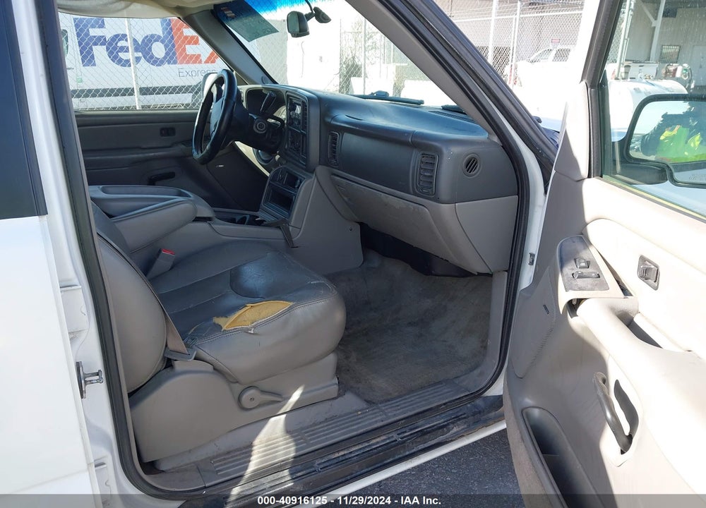 2004 CHEVROLET SUBURBAN 1500 LS VIN: 1GNEC16T74R251563