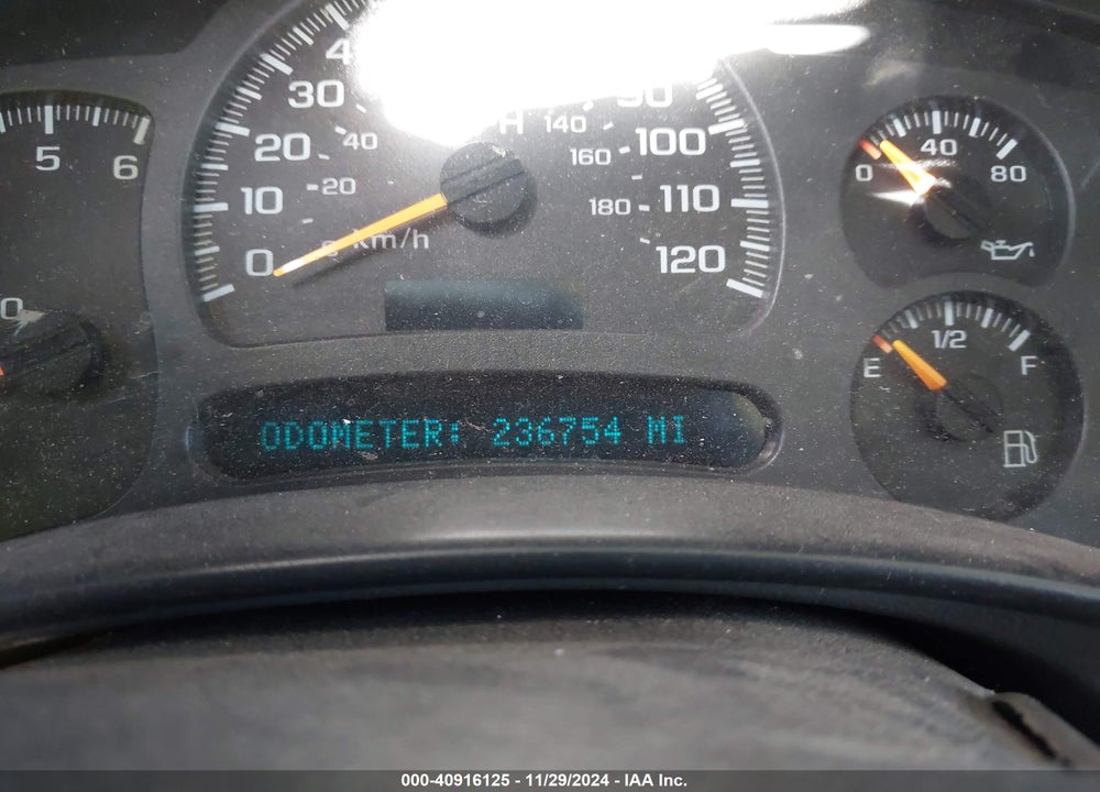 2004 CHEVROLET SUBURBAN 1500 LS VIN: 1GNEC16T74R251563