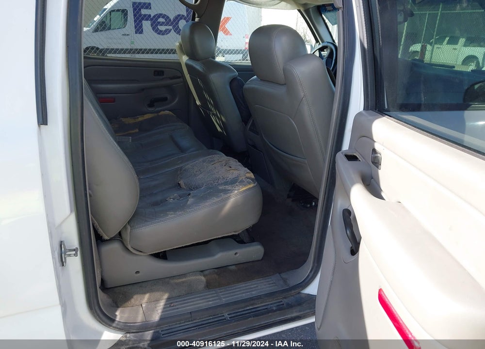 2004 CHEVROLET SUBURBAN 1500 LS VIN: 1GNEC16T74R251563