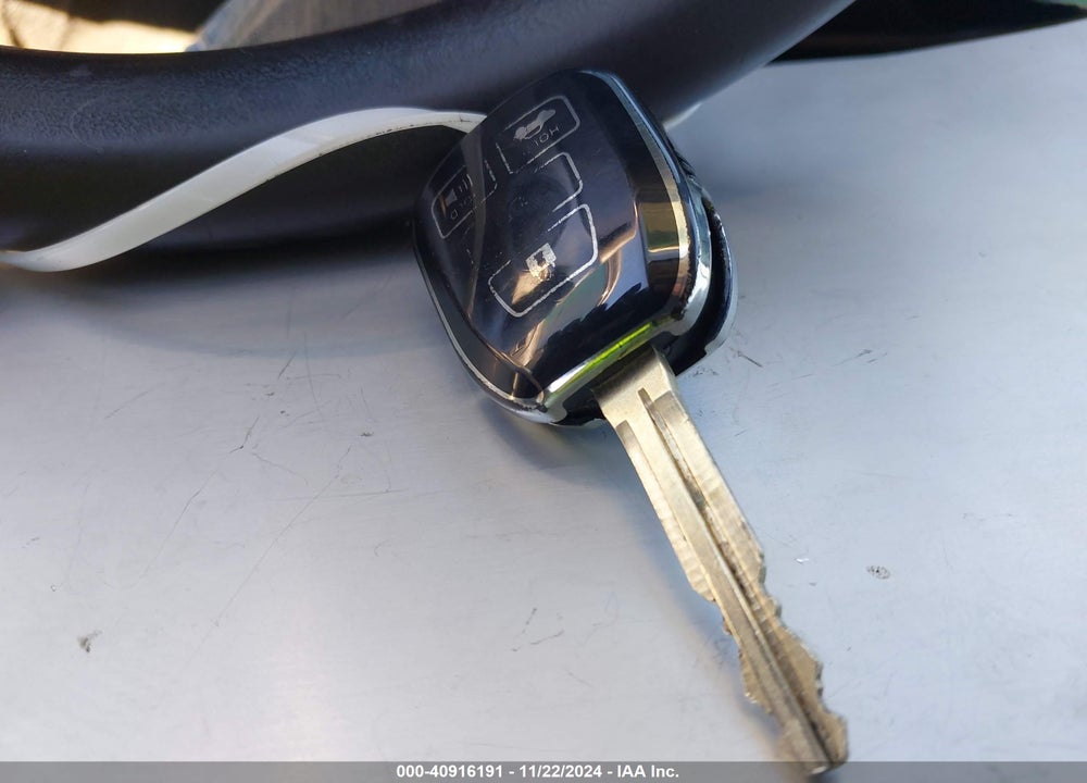 2015 TOYOTA PRIUS C VIN: JTDKDTB33F1587190