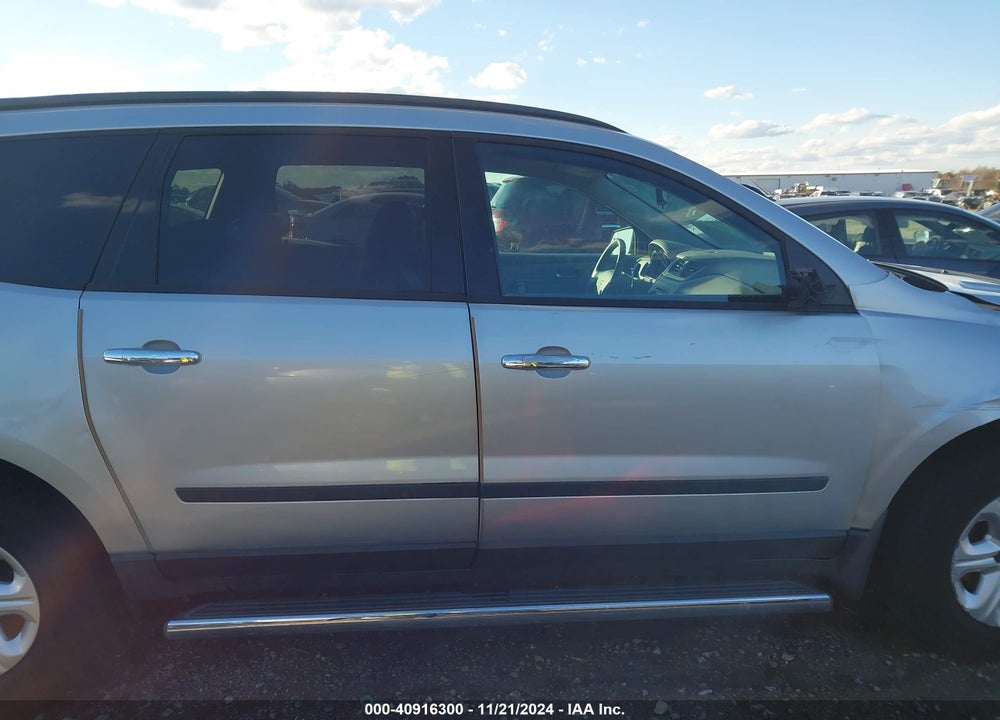 2013 CHEVROLET TRAVERSE LS VIN: 1GNKVFED5DJ101356