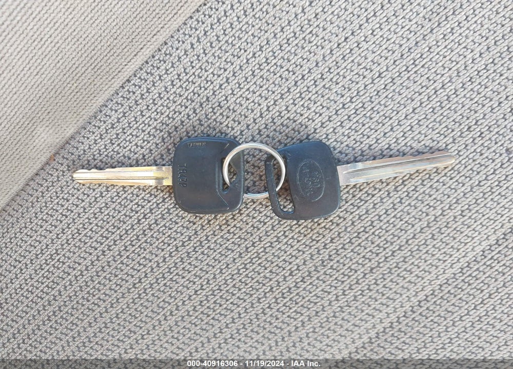 2001 TOYOTA COROLLA CE VIN: 2T1BR12E31C501520