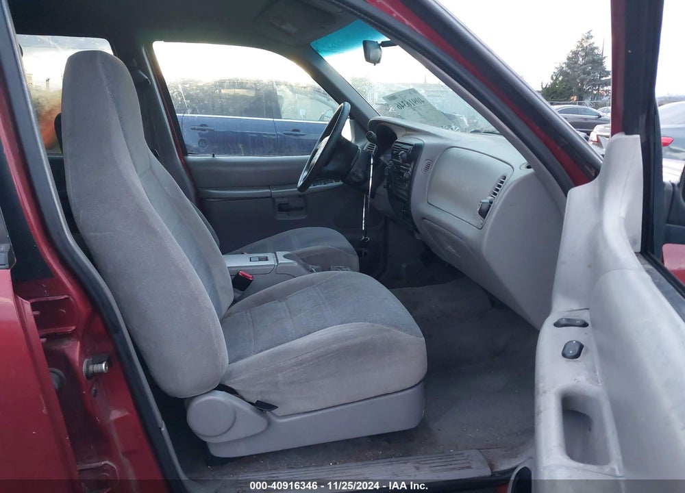 2000 FORD EXPLORER XLS VIN: 1FMZU72X7YZC09673