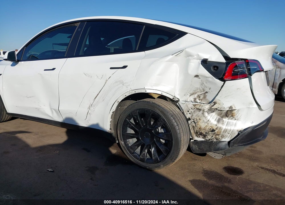 2021 TESLA MODEL Y LONG RANGE DUAL MOTOR ALL-WHEEL DRIVE VIN: 5YJYGDEEXMF208209