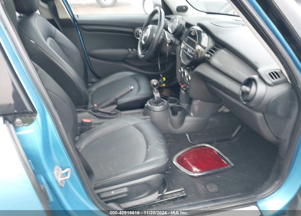 2015 MINI HARDTOP COOPER VIN: WMWXS5C53FT837021