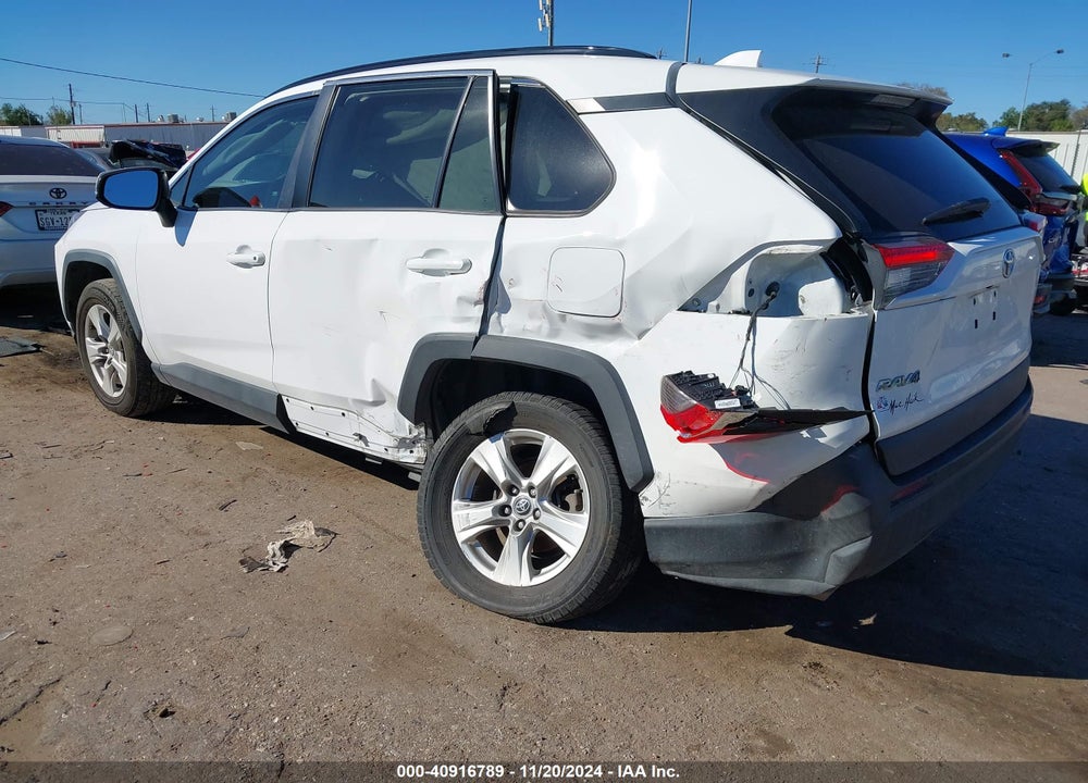 2021 TOYOTA RAV4 XLE VIN: 2T3W1RFV1MC130533