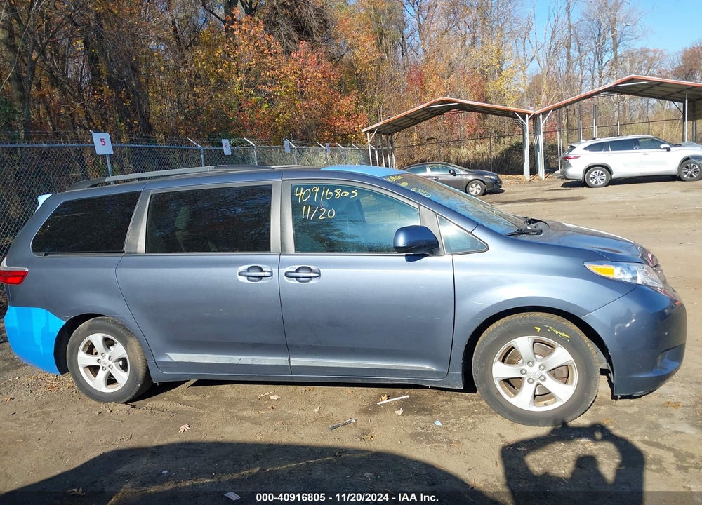 2017 TOYOTA SIENNA LE 8 PASSENGER VIN: 5TDKZ3DC3HS785711