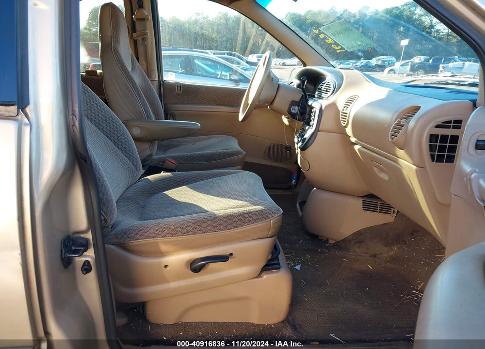 2000 DODGE GRAND CARAVAN SE VIN: 2B4GP44G1YR621965