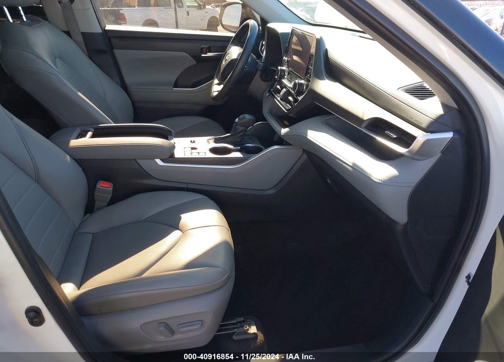 2023 TOYOTA HIGHLANDER XLE VIN: 5TDKDRAH7PS035681