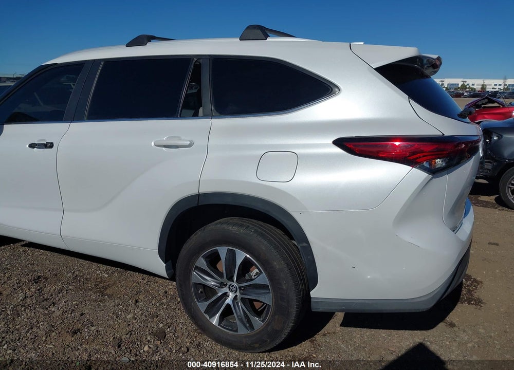 2023 TOYOTA HIGHLANDER XLE VIN: 5TDKDRAH7PS035681