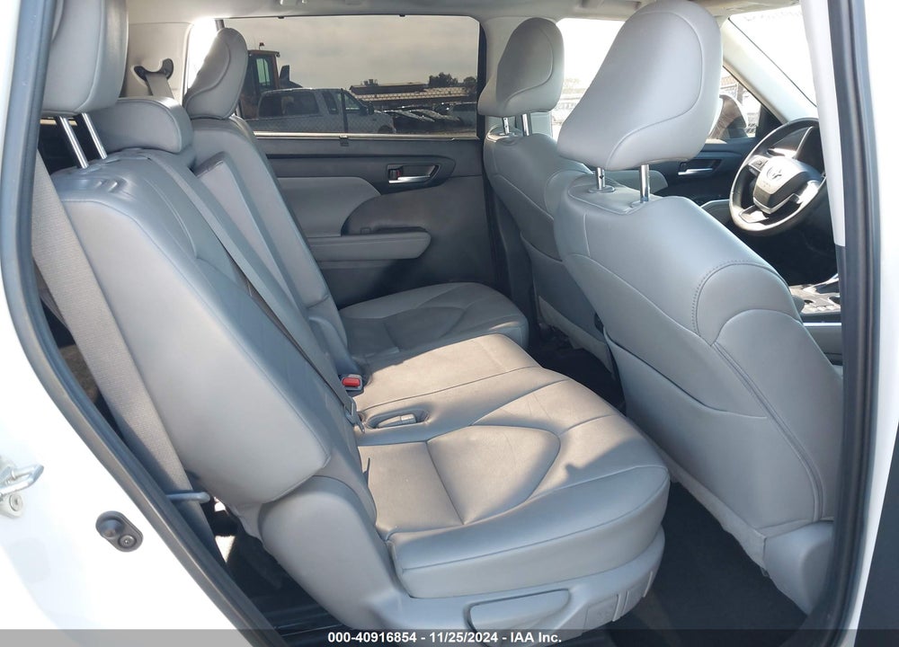 2023 TOYOTA HIGHLANDER XLE VIN: 5TDKDRAH7PS035681