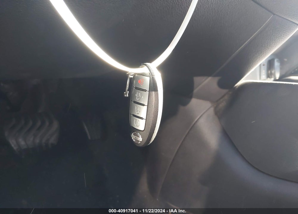 2017 NISSAN ROGUE SV VIN: KNMAT2MTXHP616657