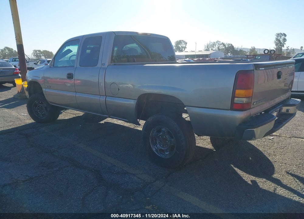 2001 CHEVROLET SILVERADO 1500 LS VIN: 2GCEC19T311400561
