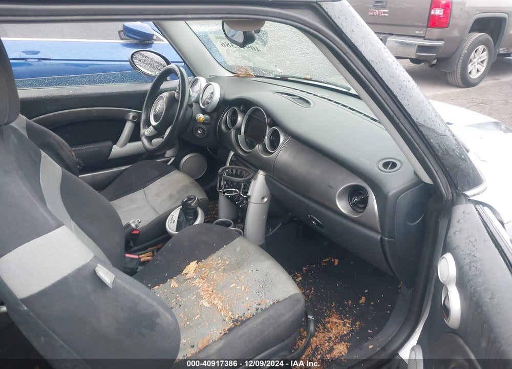 2005 MINI COOPER S VIN: WMWRE33545TG97180