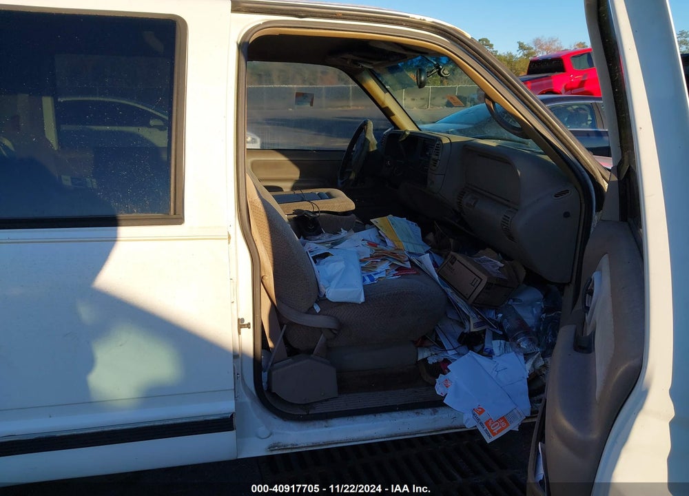 1999 GMC SUBURBAN 1500 SL VIN: 3GKEC16R4XG544097