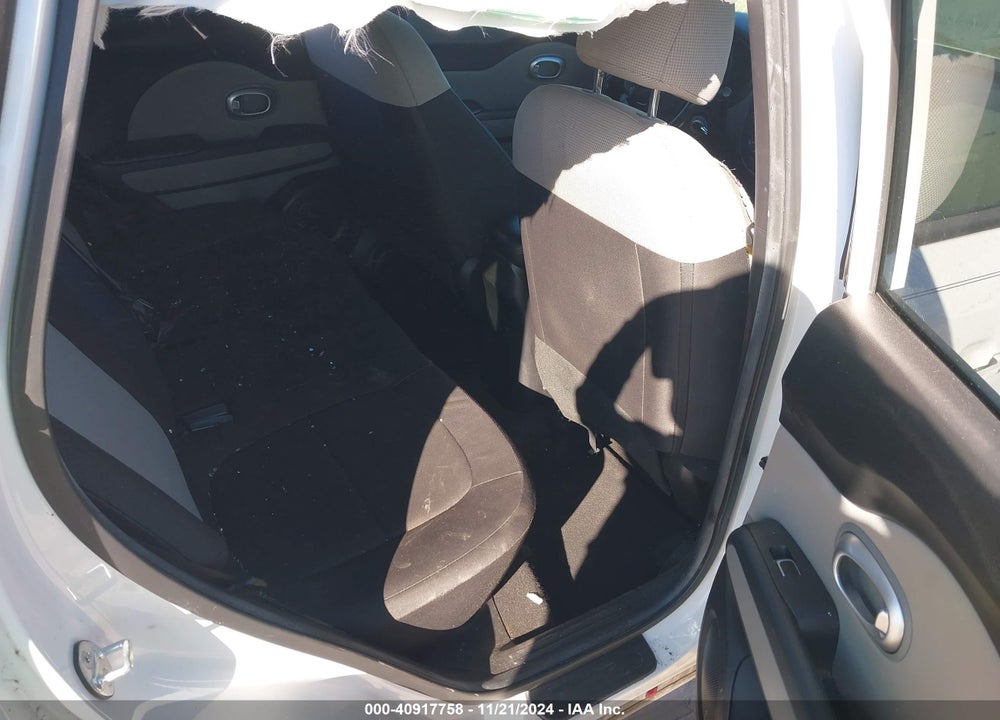 2018 KIA SOUL VIN: KNDJN2A26J7905563