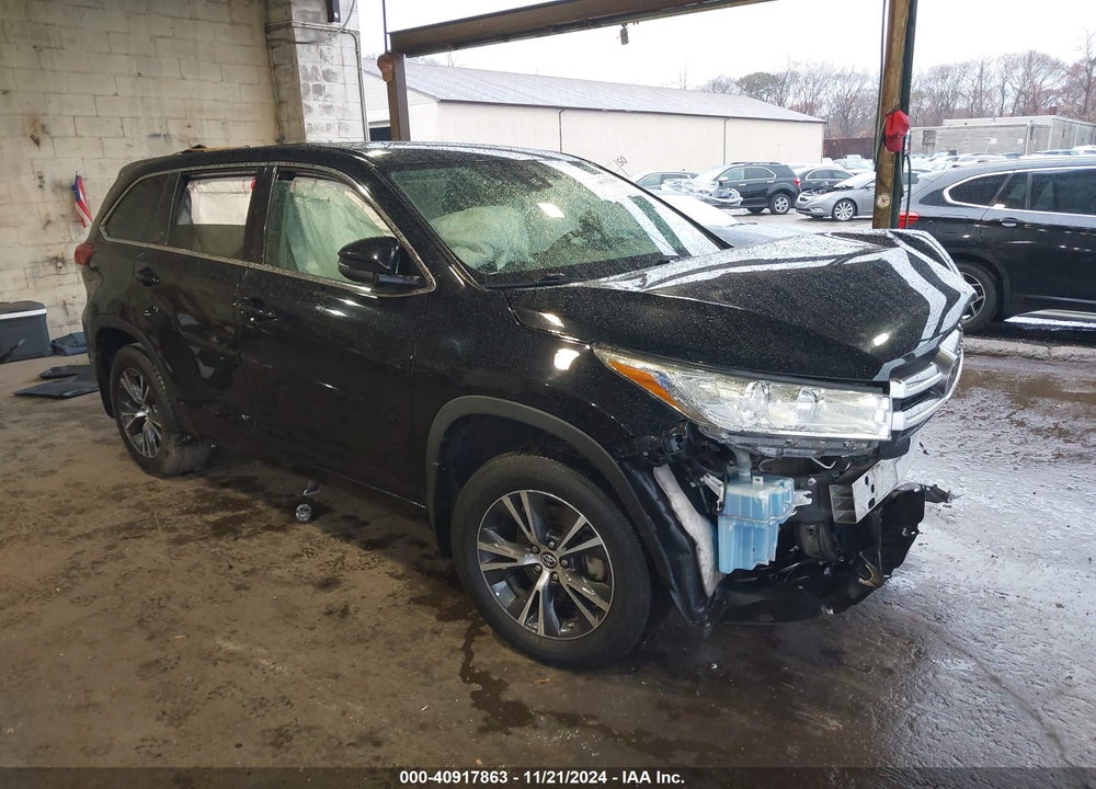 2018 TOYOTA HIGHLANDER LE VIN: 5TDBZRFH3JS885549