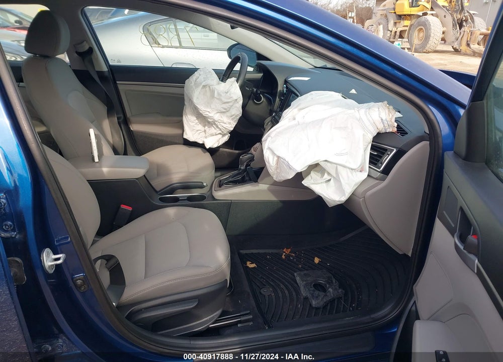 2017 HYUNDAI ELANTRA SE VIN: 5NPD84LF7HH097939