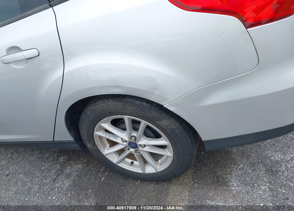 2018 FORD FOCUS SE VIN: 1FADP3F21JL229185