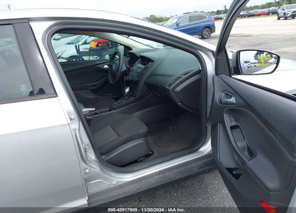2018 FORD FOCUS SE VIN: 1FADP3F21JL229185