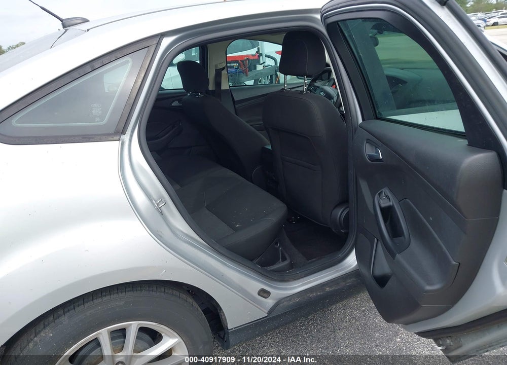 2018 FORD FOCUS SE VIN: 1FADP3F21JL229185