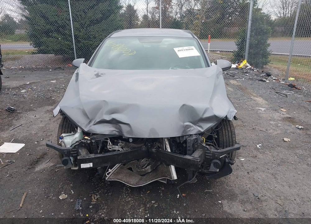 2018 HYUNDAI ELANTRA VIN: 5NPD74LF9JH255576