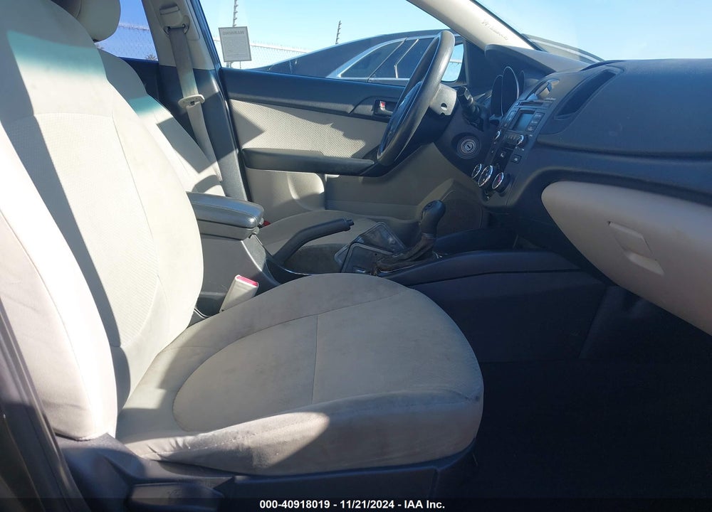 2011 KIA FORTE EX VIN: KNAFU4A22B5425308