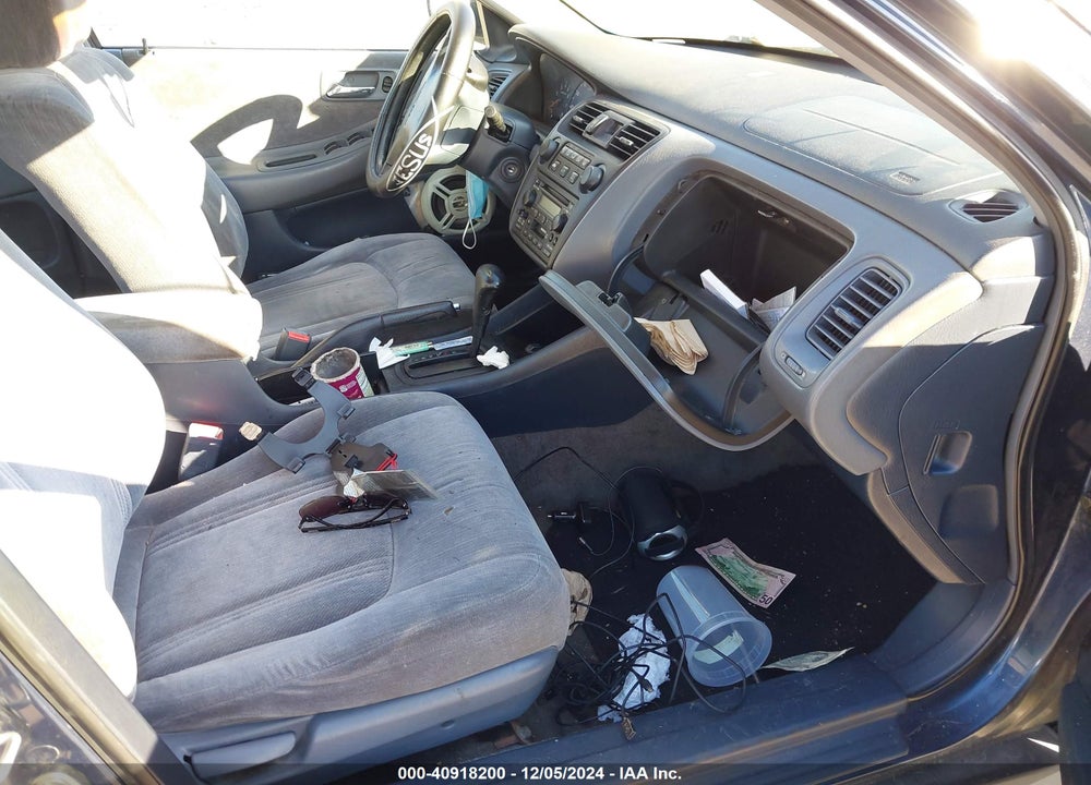 2000 HONDA ACCORD 2.3 LX VIN: 1HGCG6651YA088031