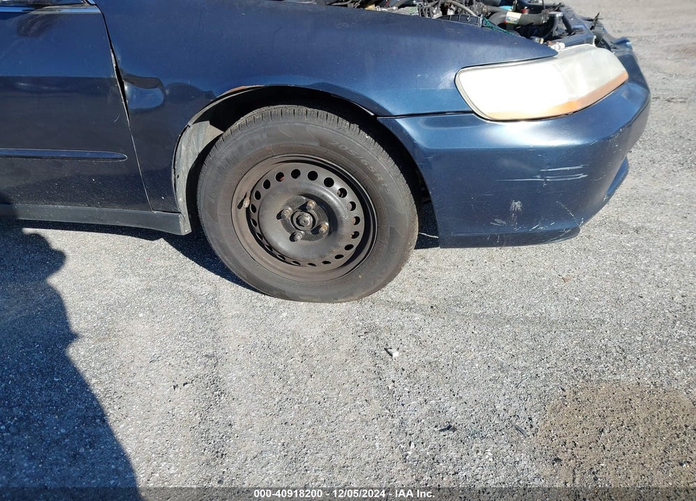 2000 HONDA ACCORD 2.3 LX VIN: 1HGCG6651YA088031