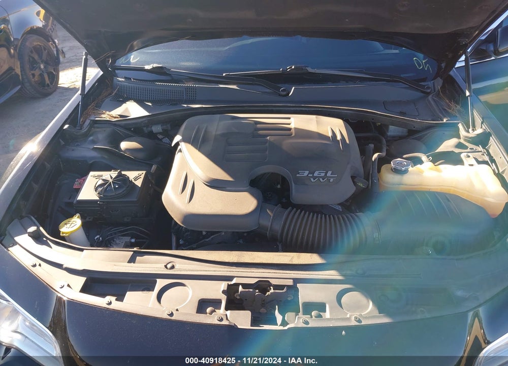 2018 CHRYSLER 300 TOURING L VIN: 2C3CCAAG0JH143053