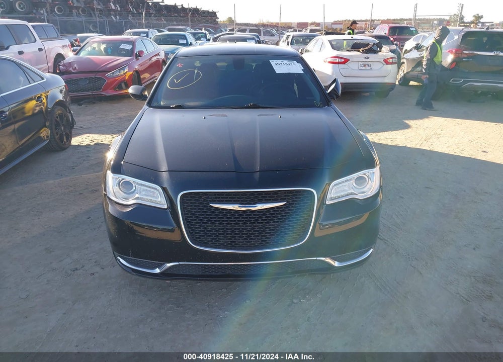 2018 CHRYSLER 300 TOURING L VIN: 2C3CCAAG0JH143053