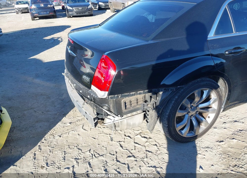 2018 CHRYSLER 300 TOURING L VIN: 2C3CCAAG0JH143053
