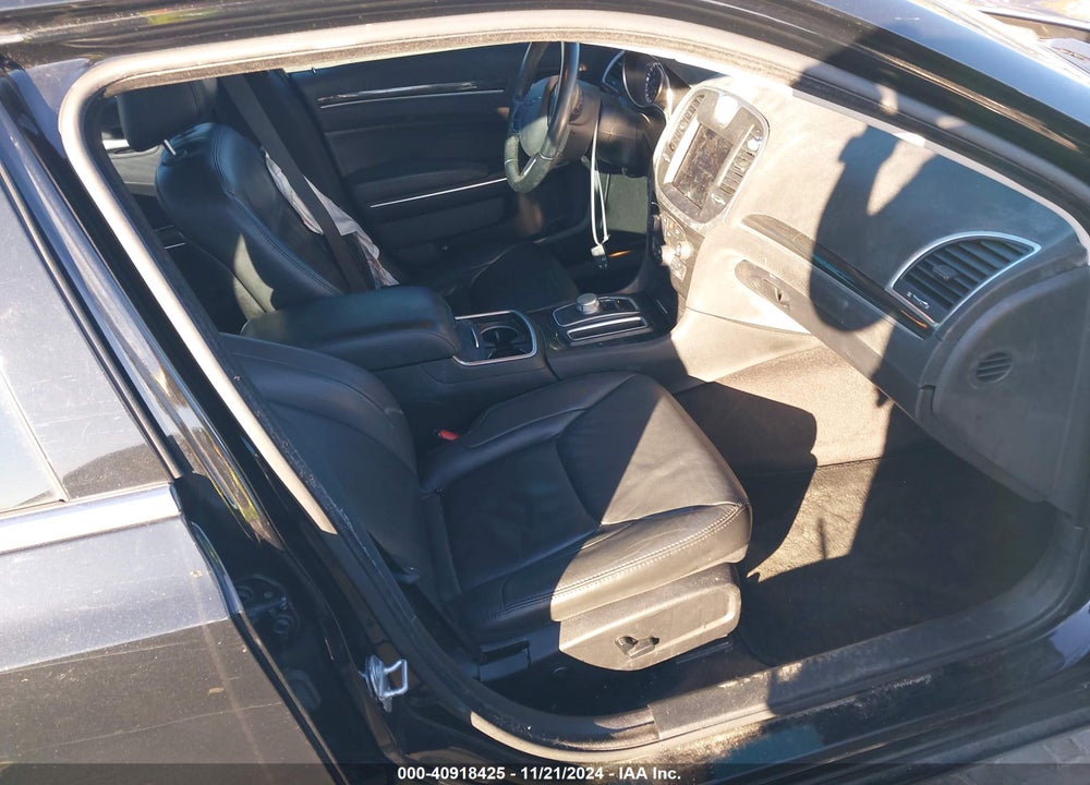 2018 CHRYSLER 300 TOURING L VIN: 2C3CCAAG0JH143053