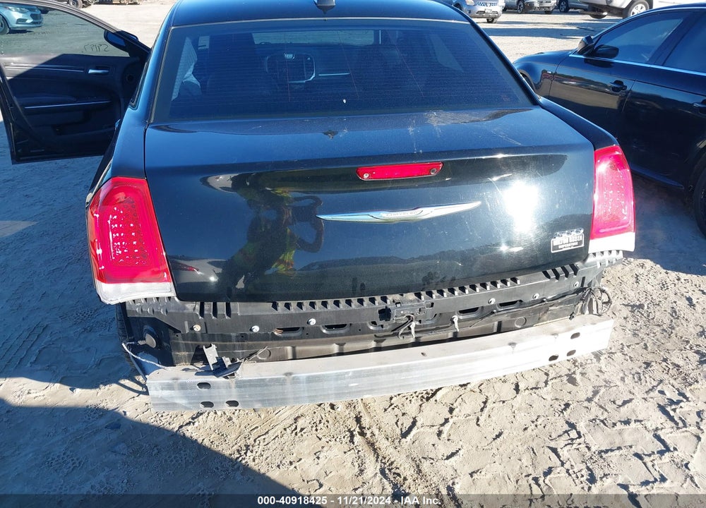 2018 CHRYSLER 300 TOURING L VIN: 2C3CCAAG0JH143053