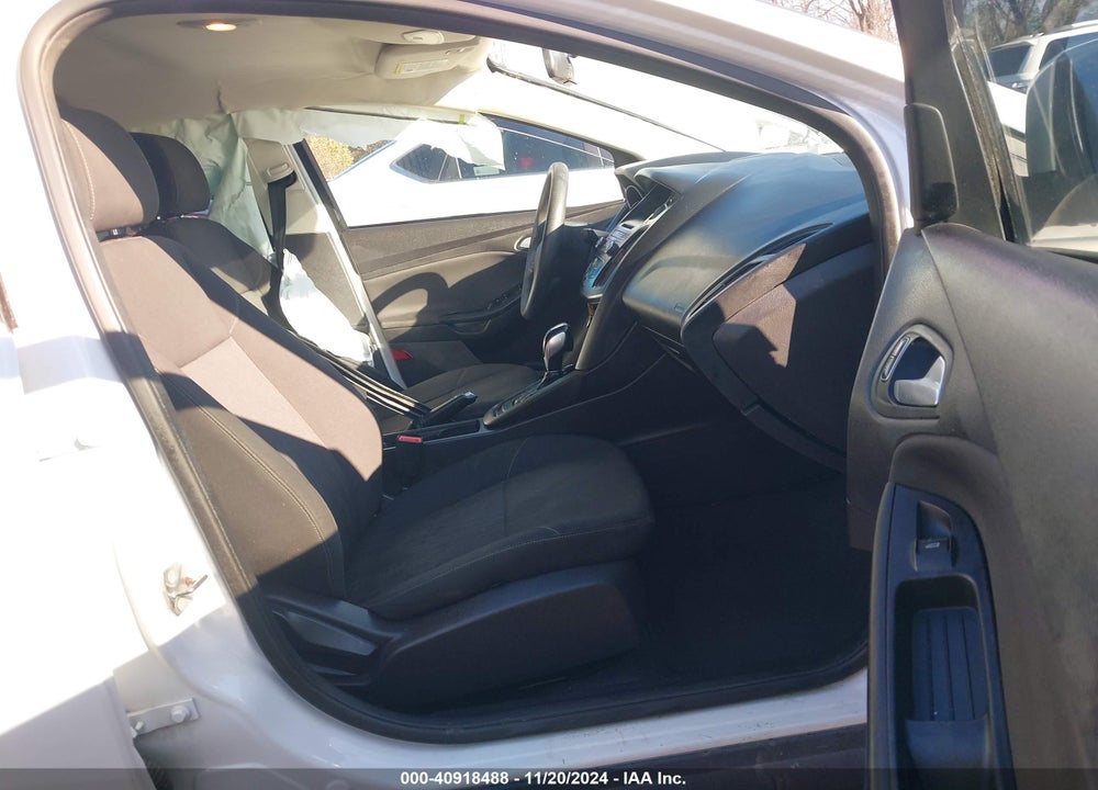 2015 FORD FOCUS SE VIN: 1FADP3F2XFL230469