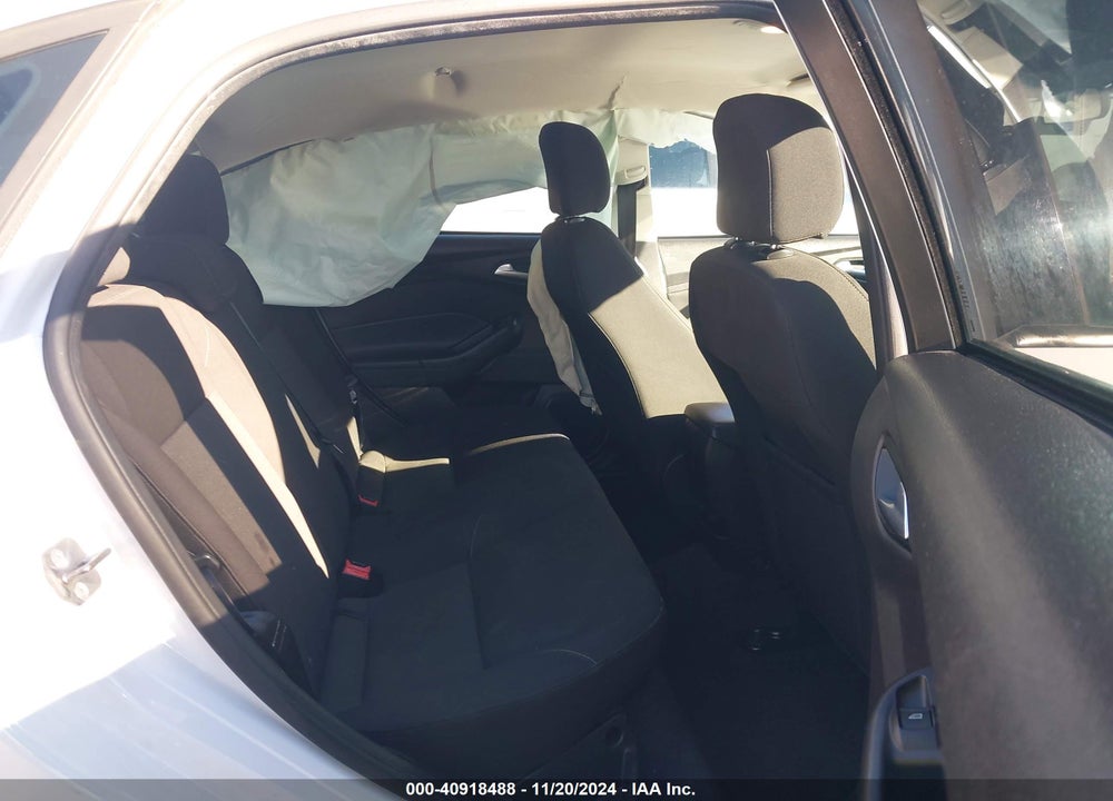 2015 FORD FOCUS SE VIN: 1FADP3F2XFL230469