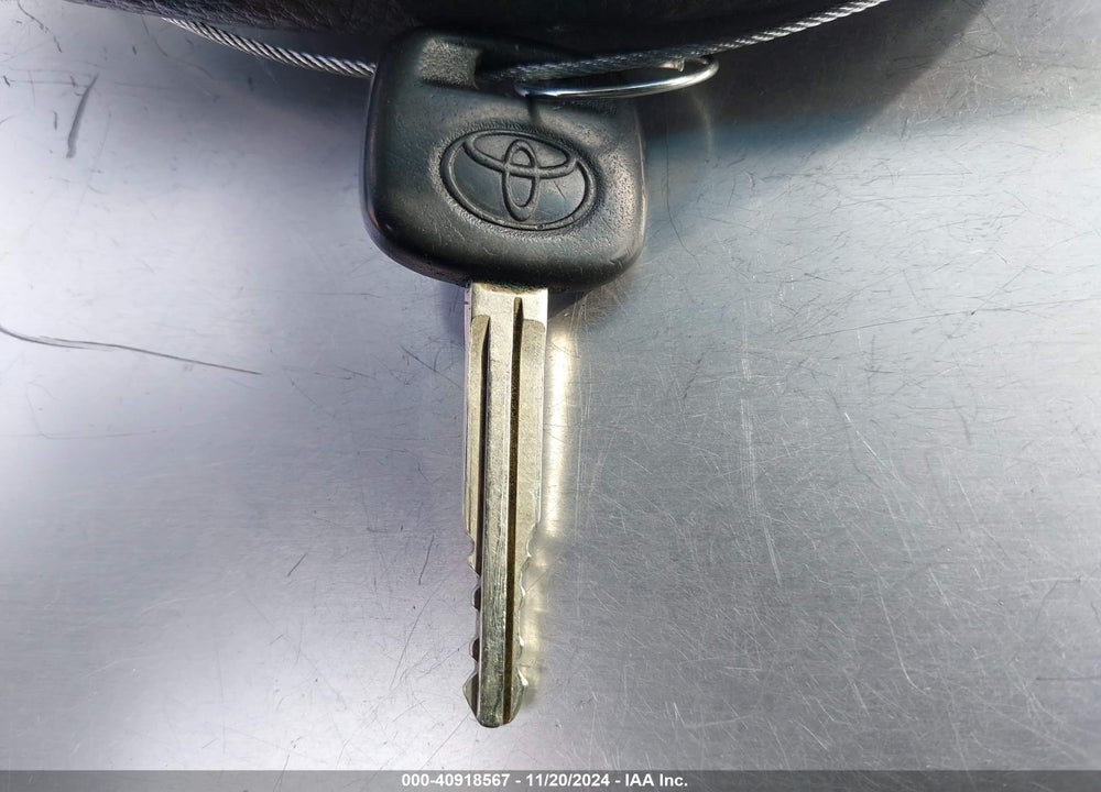 2005 TOYOTA CAMRY LE VIN: 4T1BE32K15U941740