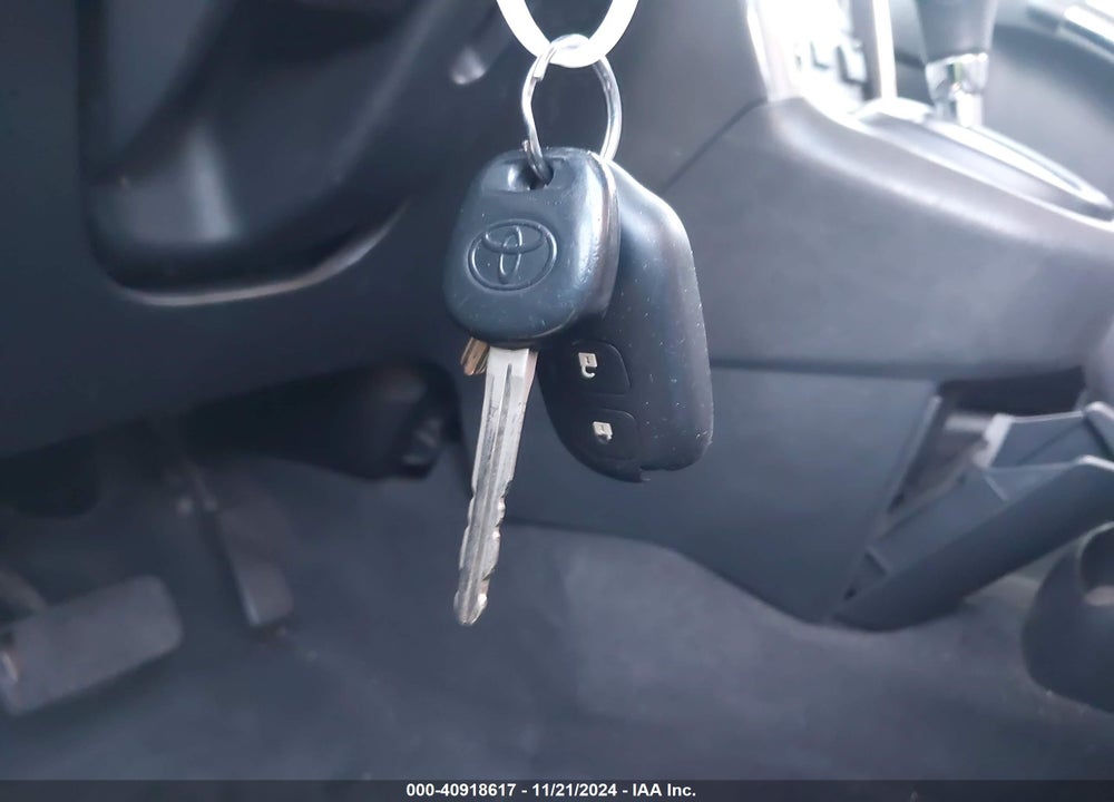 2005 TOYOTA MATRIX/XR VIN: 2T1KR32E65C345149