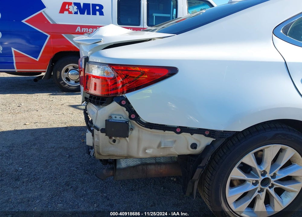 2013 LEXUS ES 300H VIN: JTHBW1GG5D2014050