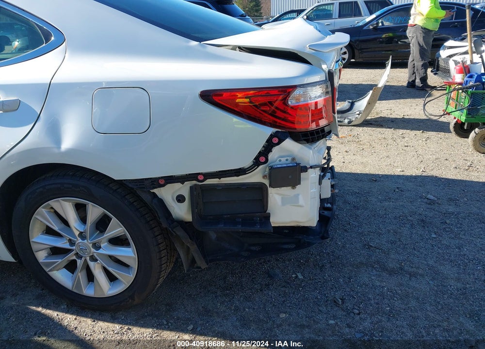 2013 LEXUS ES 300H VIN: JTHBW1GG5D2014050