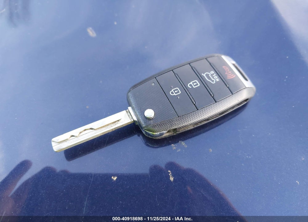 2016 KIA SORENTO 2.4L LX VIN: 5XYPGDA38GG066004