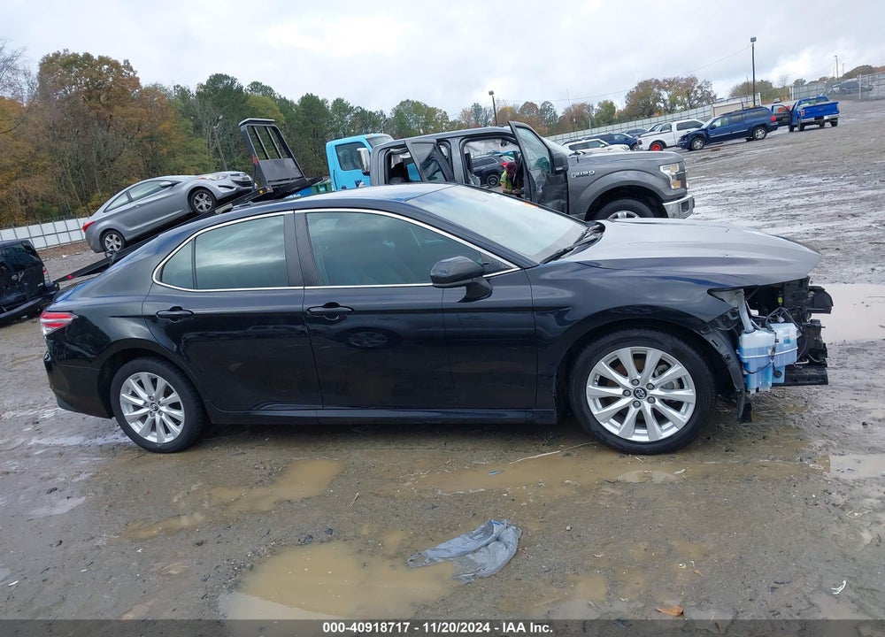 2018 TOYOTA CAMRY LE VIN: 4T1B11HK5JU069788